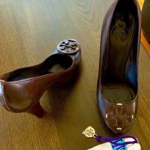 Great price for a pair of beautiful Tory Burch for the office. Gently used.